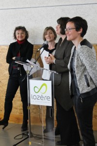 Marie-Paule DEMIGUEL, Patricia BREMOND et Aurélie MAILLOLS autour de Sophie PANTEL au micro